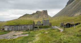 Island: Okolo ostrova | Květen 2026